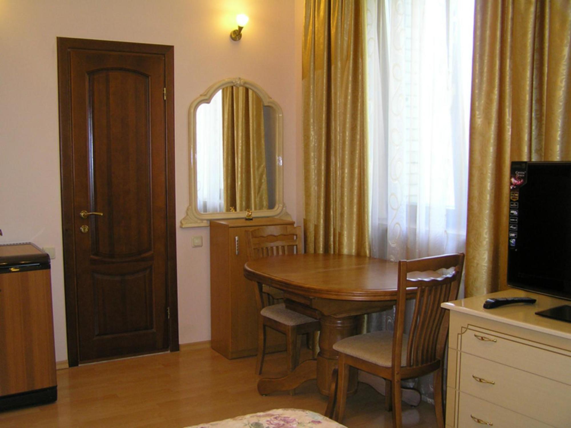 Comfortel Aparthotel Odessa Extérieur photo